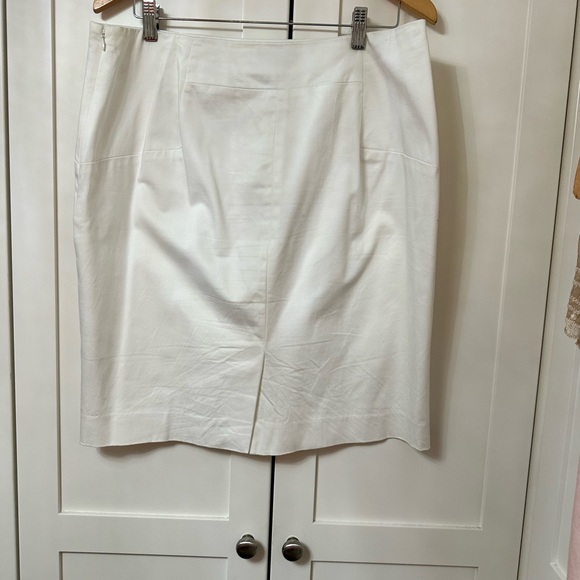 Knee length skirt - Picture 1 of 2